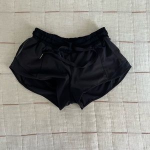lululemon hot shot running shorts